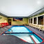 Days Inn & Suites by Wyndham Youngstown / Girard Ohio