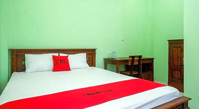 RedDoorz Syariah near Monumen Jogja Kembali