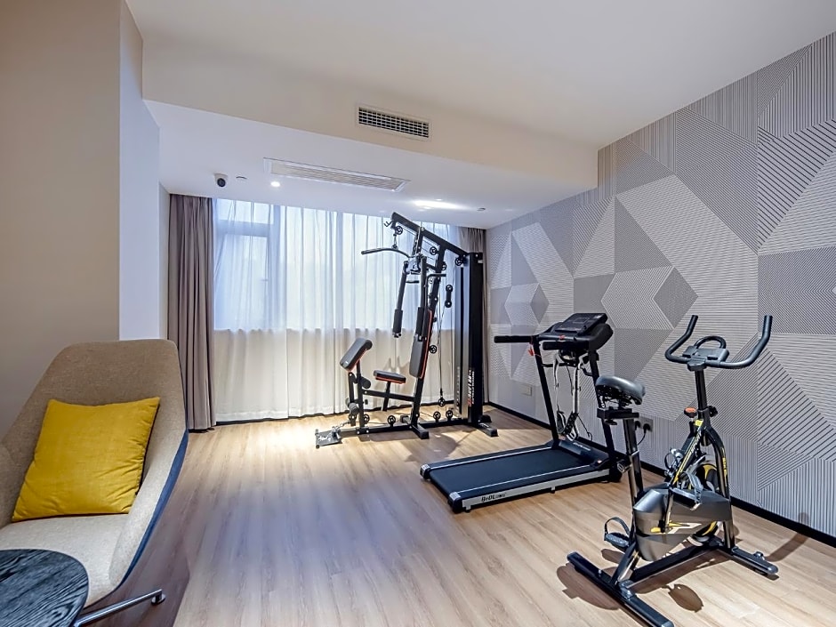 Borrman Hotel Guigang Macaojiang Park High-speed Railway Station