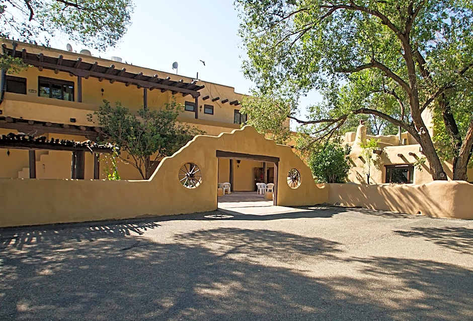 Sagebrush Inn & Suites