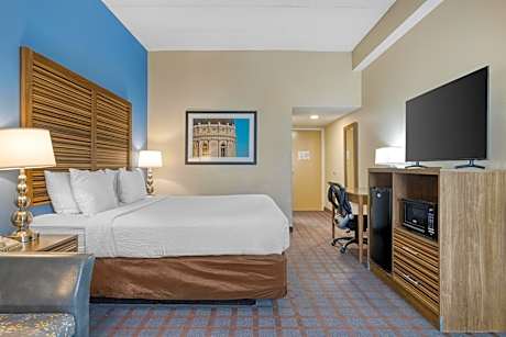 King Suite with Spa Bath and Sofa Bed - Non-Smoking