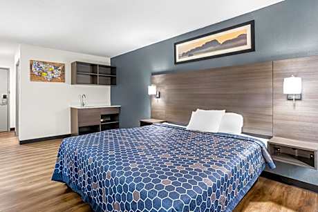 1 King Bed, Efficiency, Suite, Nonsmoking