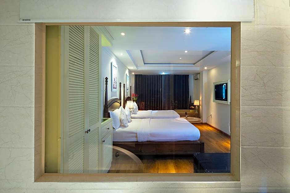 Photo 1 of 1 of Elegant City View Suite - Free Minibar and Daily Rooftop Happy Hour Included