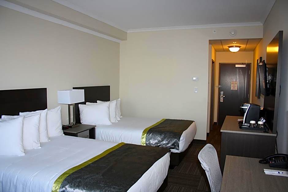 Crossroads Inn & Suites