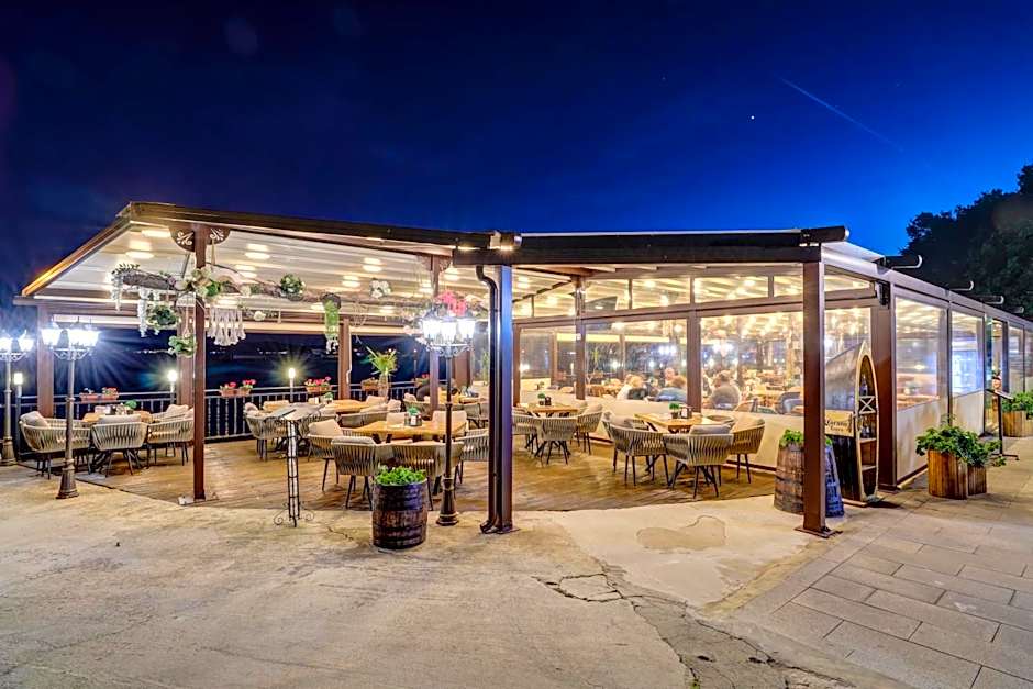 Jupiter 1 Family Hotel