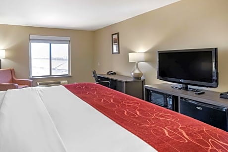 King Suite with Whirlpool Bath - Accessible/Non-Smoking