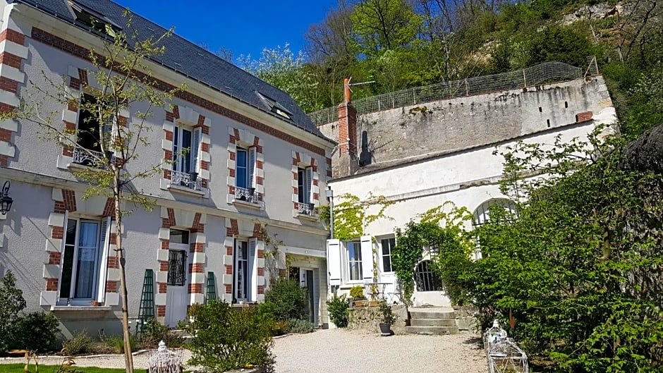 Les Troglos De La Tufolière