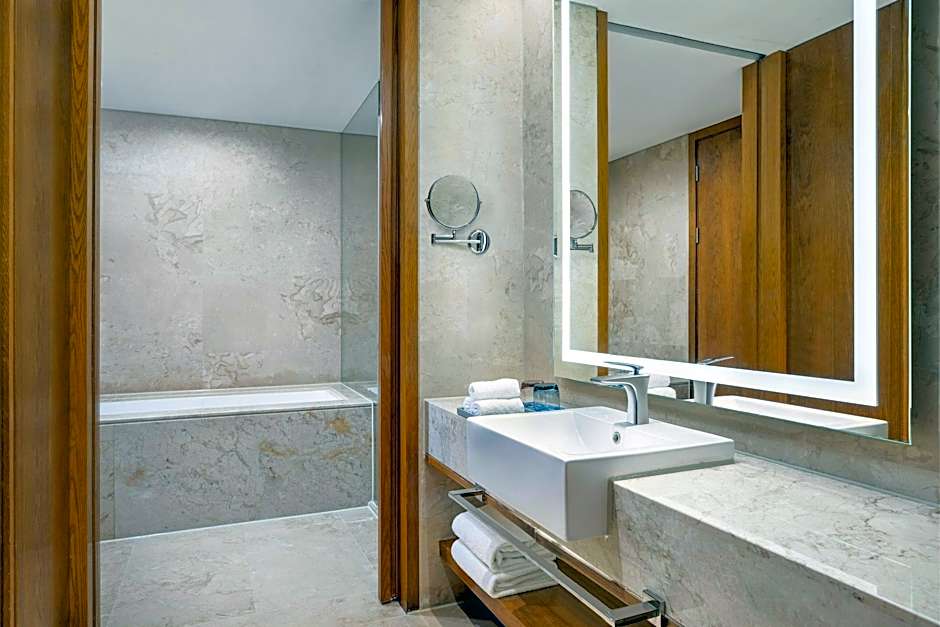 Four Points by Sheraton Shanghai, Kangqiao