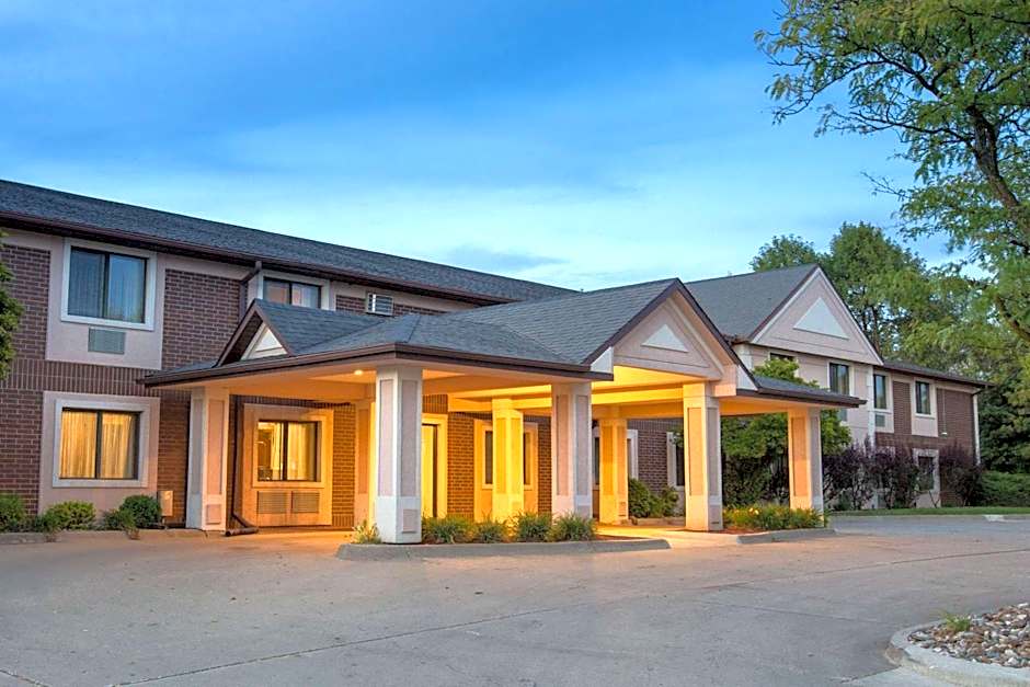 Super 8 by Wyndham Clive/W Des Moines
