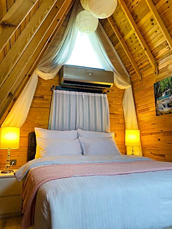 Terrace Bungalow with Montainside