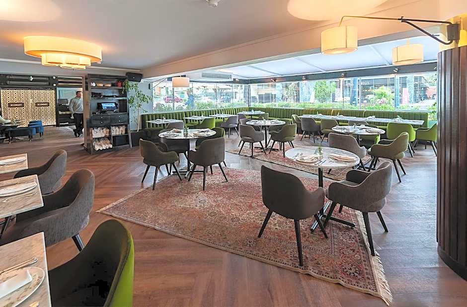 Roosevelt Hotel & Suites