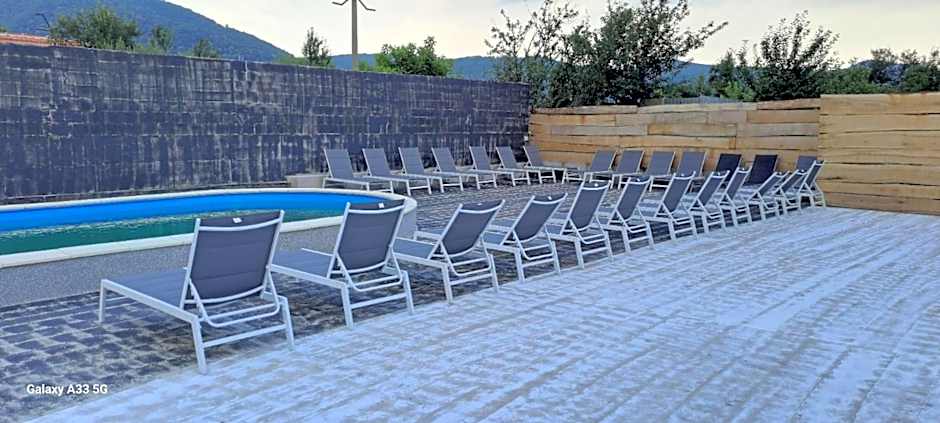 Borderline Accomodation