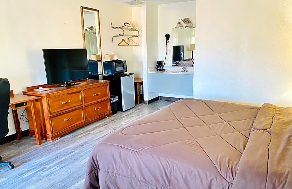 Ozark Inn & Suites
