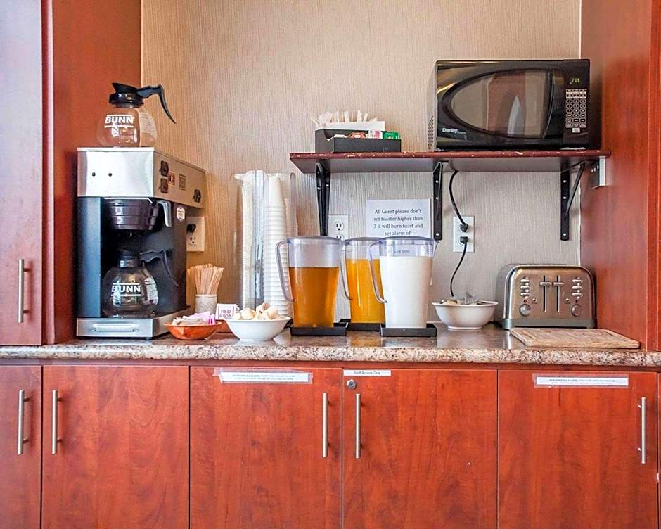 Woodstock Inn and Suites