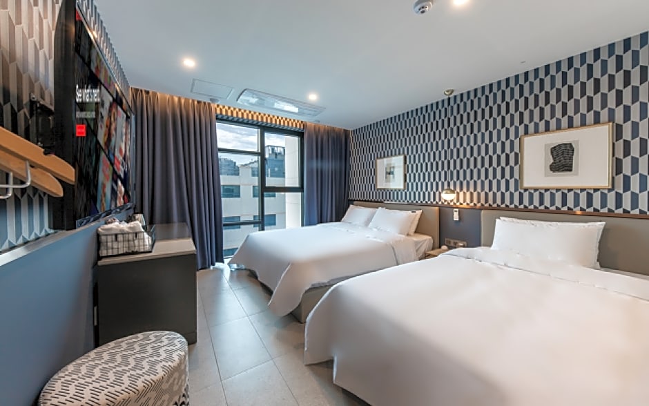 Brown-Dot Hotel Deokcheon