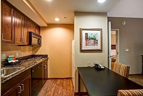 1 King Hearing Accessible Suite Non-Smoking