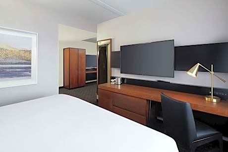 1 King Studio Suite With Fridge