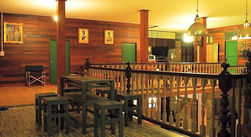 Chommuang Guest House At Ayutthaya.