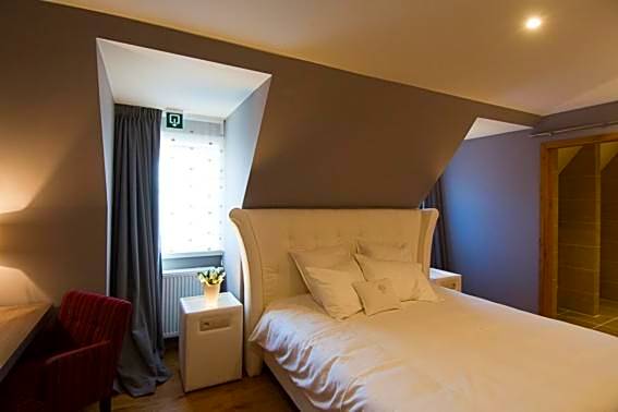 Photo 1 of 14 of Deluxe 1 King Bed