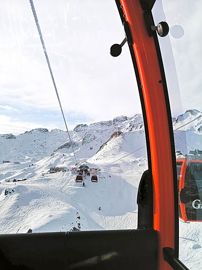 Österreichischer Hof-im Bademantel direkt in die Alpentherme