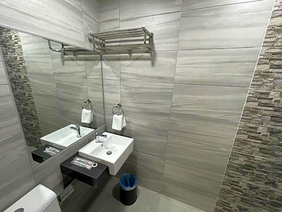 DJ Citi Plaza Hotel & Suites