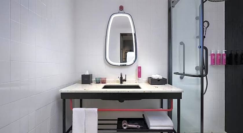 Moxy Ningbo Old Bund