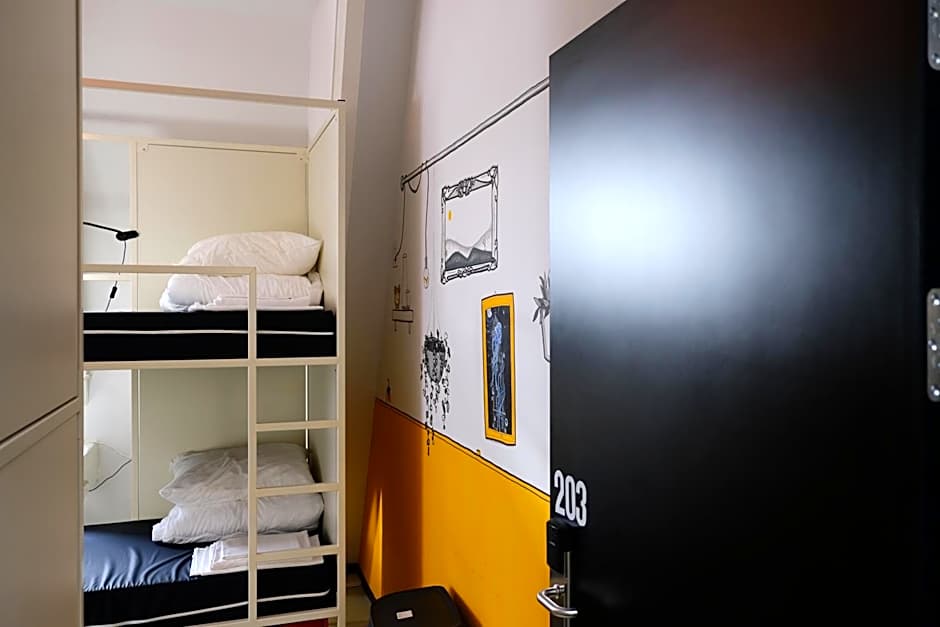 Hostel & Bar De Basis