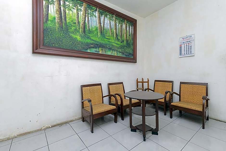 RedDoorz near Stasiun Malang Kota Lama 2