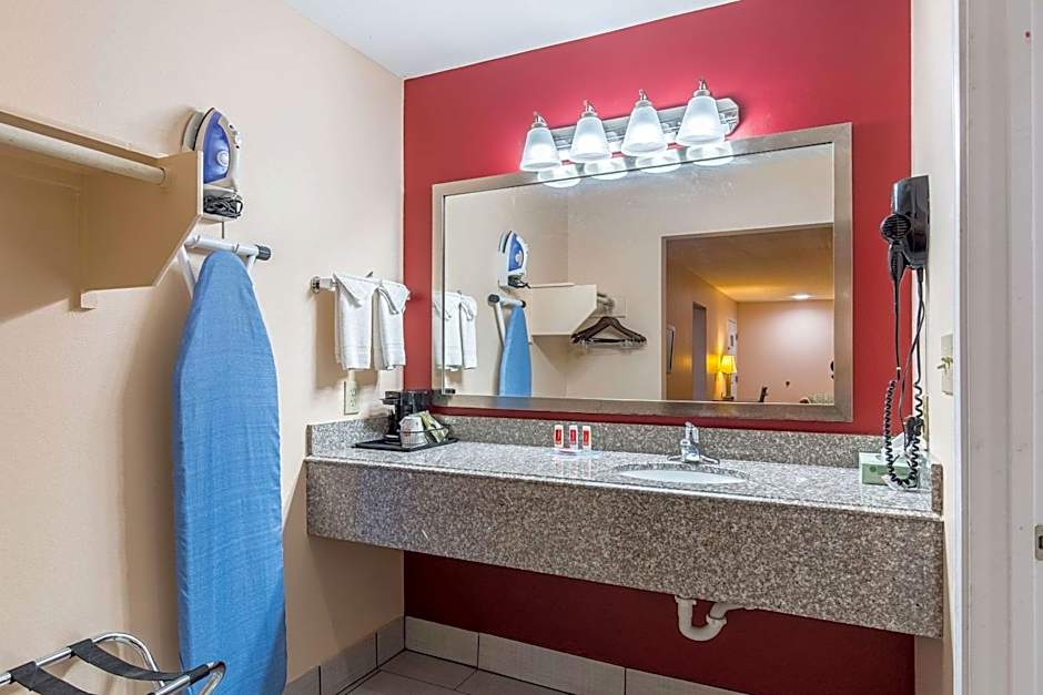 Quality Inn & Suites Bridge City/Orange