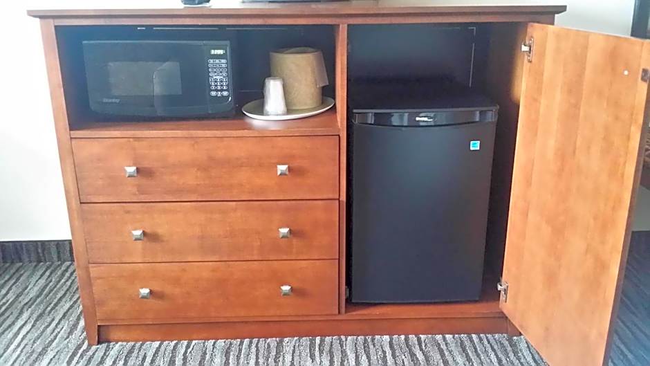 American Inn & Suites