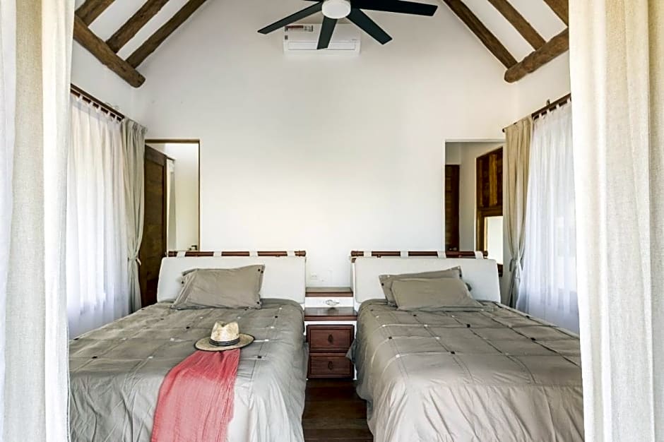 DK Luxury Ocean Front Villa - Adults Only