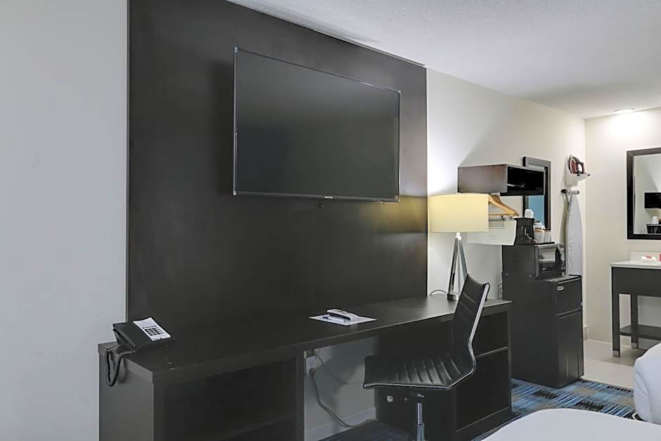 Travelodge by Wyndham Calhoun South I-75