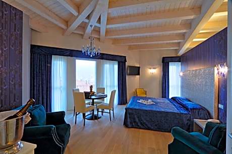 Suite with Balcony and Spa Bath