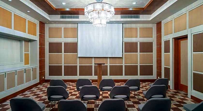 DoubleTree By Hilton Kusadasi