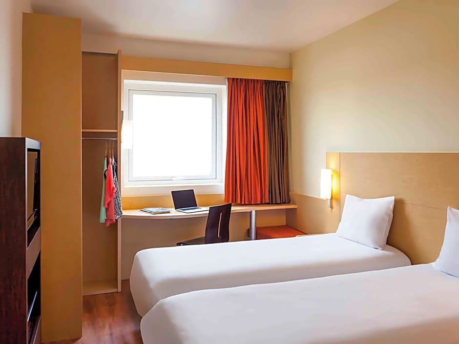 Ibis Juarez Consulado