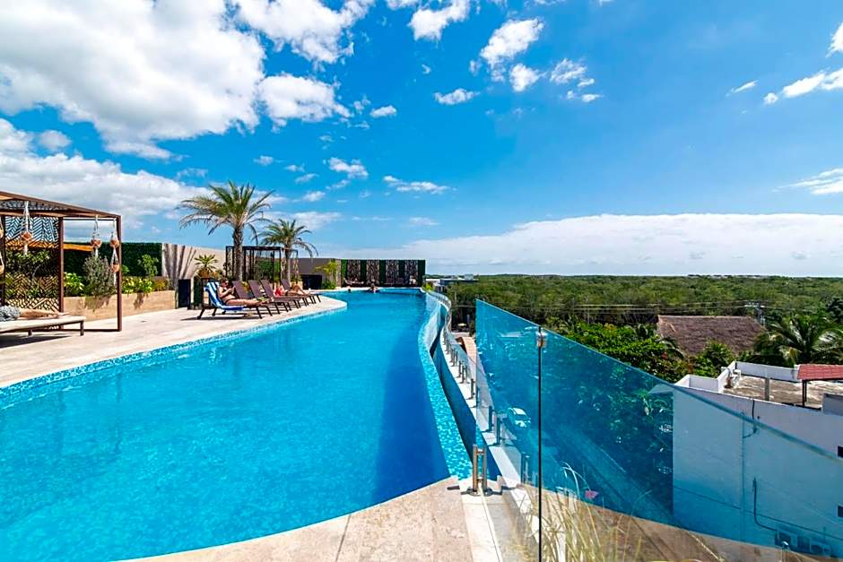 Serenity in the Sky - Studio with Rooftop and Plunge pool