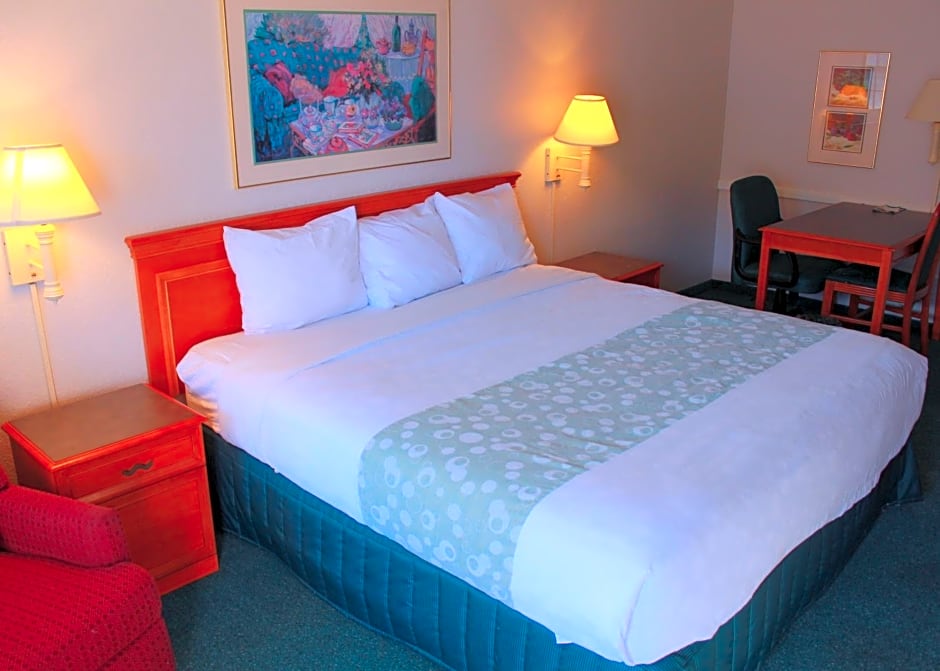Baymont by Wyndham Tulsa Broken Arrow