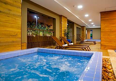 Olimpia Park Resort - Em frente à portaria do Thermas dos Laranjais