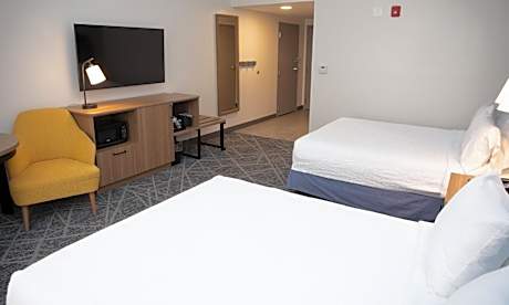 Queen Room with Two Queen Beds - Mobility and Hearing Access/Non-Smoking