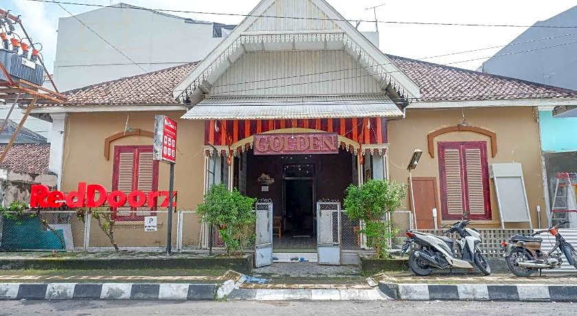RedDoorz @ Golden Inn Tugu Yogyakarta