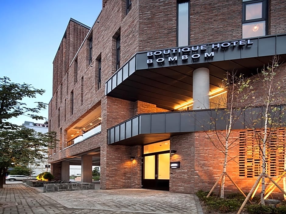 Gangneung Boutique Hotel Bombom