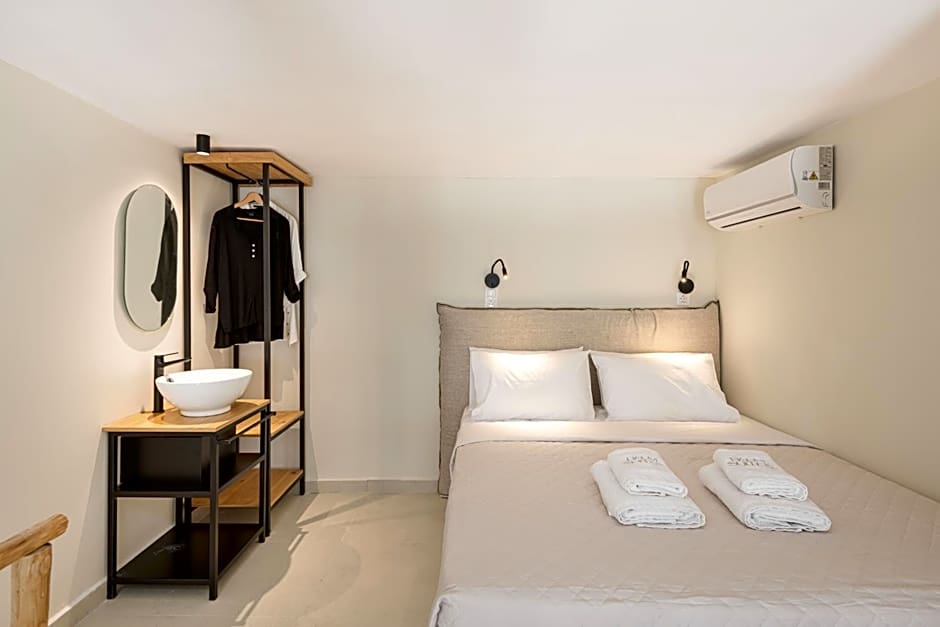 Photo 1 of 12 of Deluxe Studio 1 Queen Bed