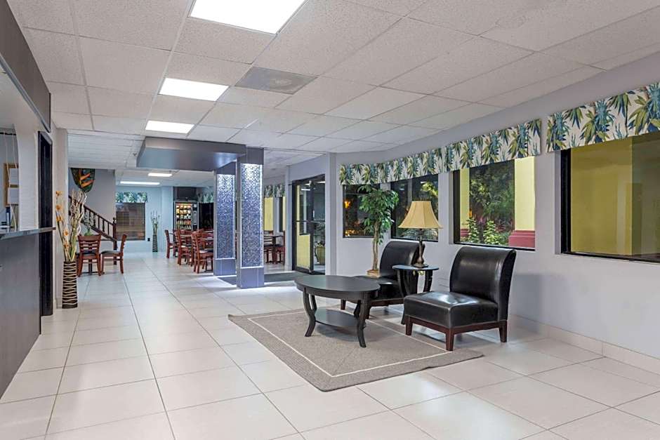 Days Inn by Wyndham Sarasota I-75