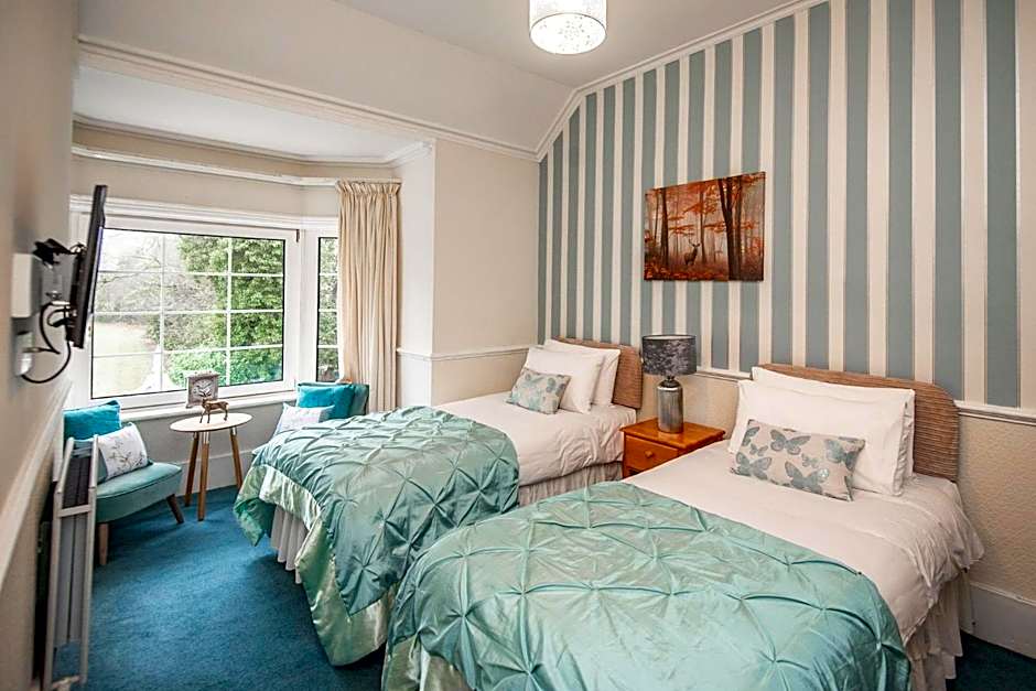 Trivelles Waterhall Country Gatwick Hotel & airport parking