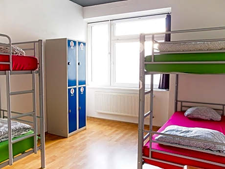 Bed in 4-Bed Mixed Dormitory Room