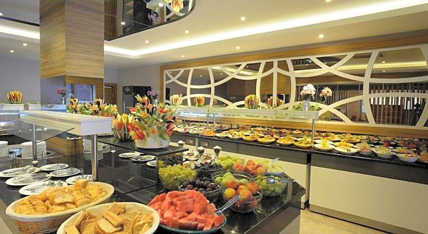 Maris Beach Hotel