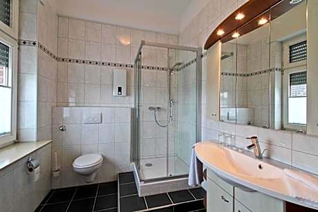 Deluxe Double Room with Shower