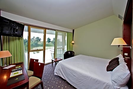 Lake Suite (1 To 4 People)  - Early Booking