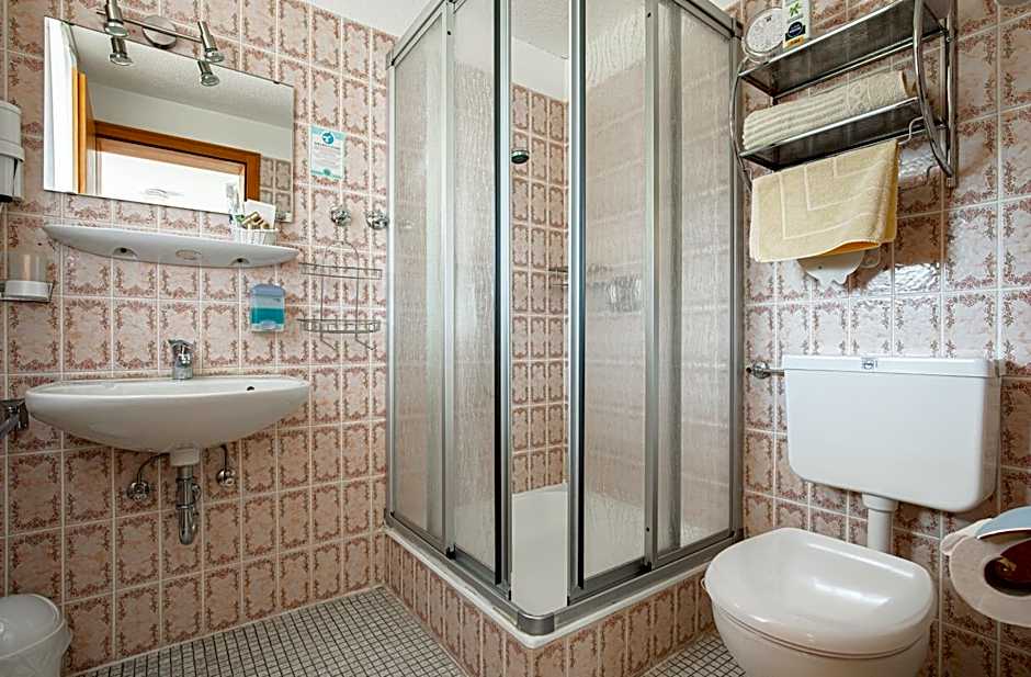 Auerhahn Bed and Breakfast - Black Forest - Waldhotel