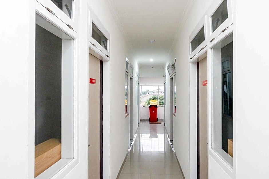 RedDoorz near Rita Super Mall Purwokerto